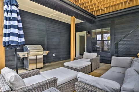 Graford Cabin w/ Rooftop Deck & Lake Views! House in Possum Kingdom Lake