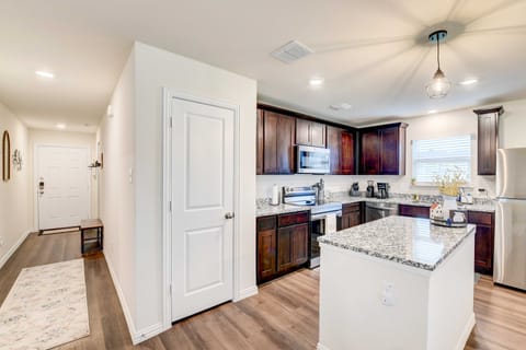 ~ 6 Mi to Waco: Newly Constructed Family Home House in Bellmead