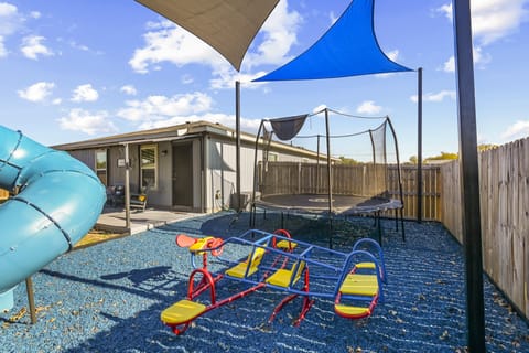 ~ 6 Mi to Waco: Newly Constructed Family Home House in Bellmead