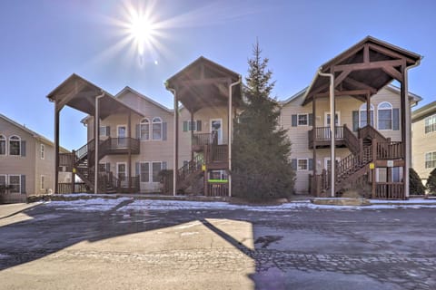 Beech Mountain Condo - Walk to Chair Lift! Apartment in Beech Mountain