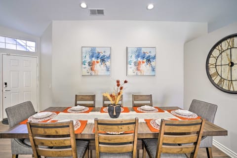 < 4 Mi to Old Town: Poolside Oasis in La Quinta House in La Quinta