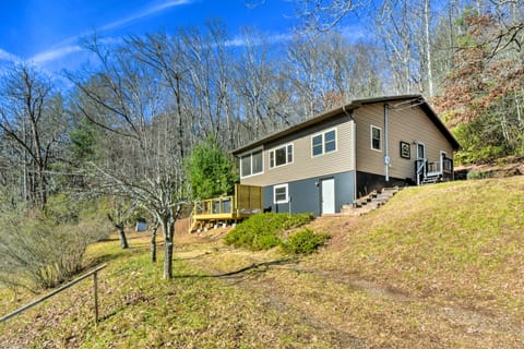 Franklin Home w/ Hot Tub & Mtn Views! House in Shooting Creek