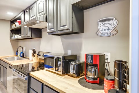 Cozy Newport Cottage Near Stadiums & Downtown Cottage in Newport