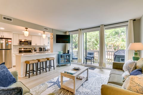 Walk to Beach: Coligny Gem w/ Community Perks! Apartment in South Forest Beach