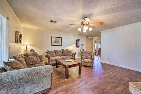 7 Mi to Lake: Expansive Rogers Villa w/ Pond! Villa in Rogers