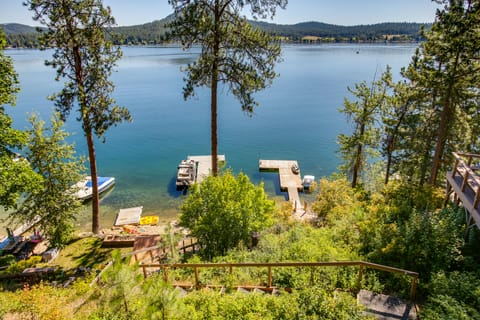 Loon Lake Waterfront Retreat: 2 Decks & Dock! House in Washington