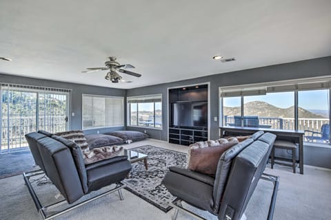 Escondido Hilltop Home w/ Deck & Views! House in Jesmond Dene