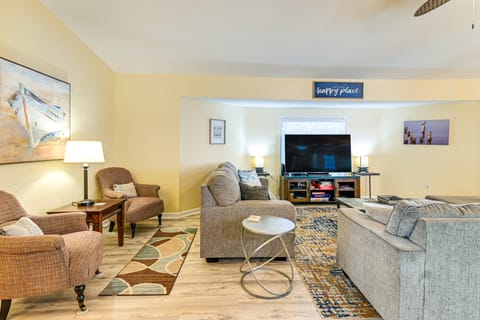 Walk to Ocean: Lovely Myrtle Beach Getaway! House in Surfside Beach