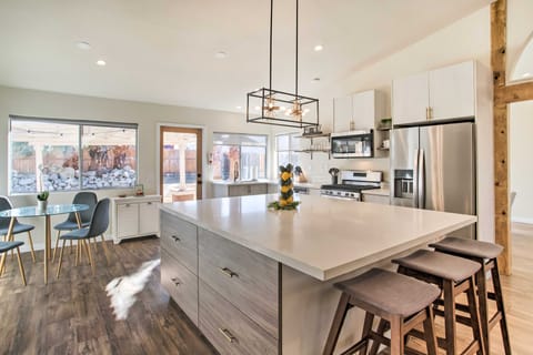 2 Mi to Coachella: Indio Getaway w/ Outdoor Oasis! House in La Quinta