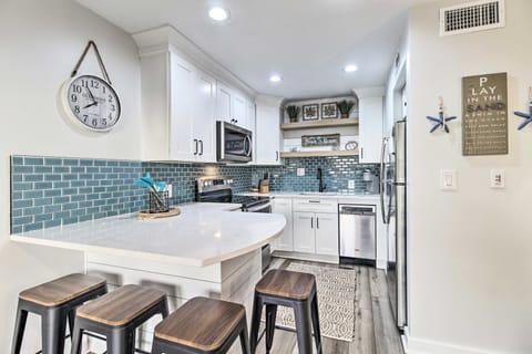 Hilton Head Island Gem w/ Ocean & Pool Views! Apartment in Coligny Beach