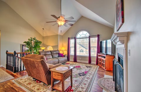 < 1/2 Mi to Marinas! Osage Beach Home w/ Deck House in Osage Beach