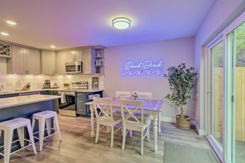 'Beach Break' Home w/ Hot Tub - Walk to Beach Apartment in Westport