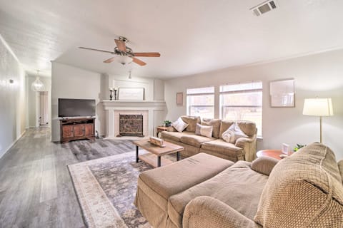 Eufaula Escape w/ Deck - Steps to Lake! House in Eufaula