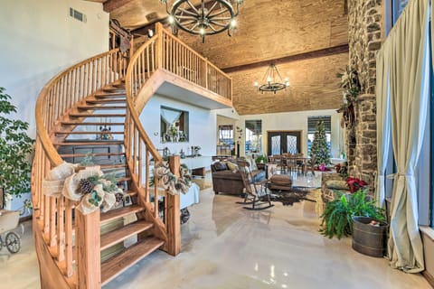 Banquet Hall & Pool: Expansive Forestburg Ranch! House in Texas