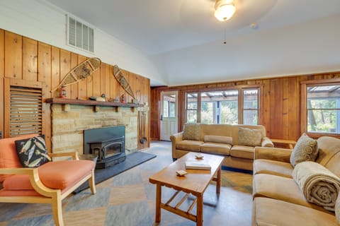 Peaceful Traverse City Cabin ~ 16 Mi to Dtwn! House in Michigan