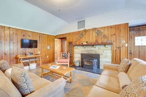 Peaceful Traverse City Cabin ~ 16 Mi to Dtwn! House in Michigan