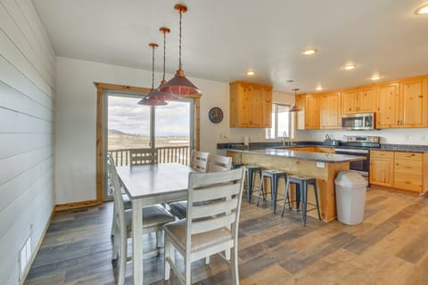14 Mi to Beaver Mountain Ski Area: Group Getaway! House in Garden City
