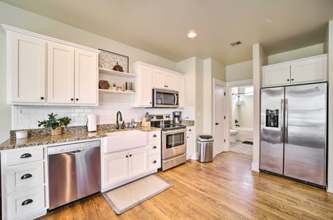 Carlton Landing Home: Walk to Lake & Parks! House in Carlton Landing