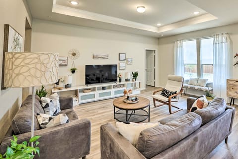 Sleek Fort Worth Home w/ Patio - Pets Welcome! House in Fort Worth