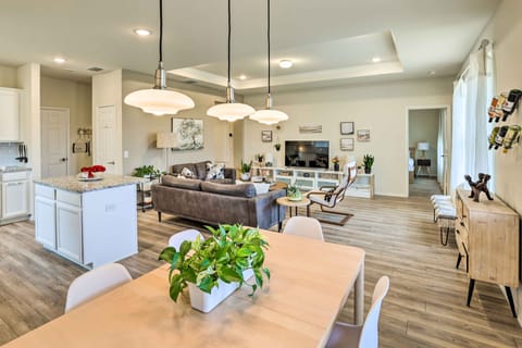 Sleek Fort Worth Home w/ Patio - Pets Welcome! House in Fort Worth