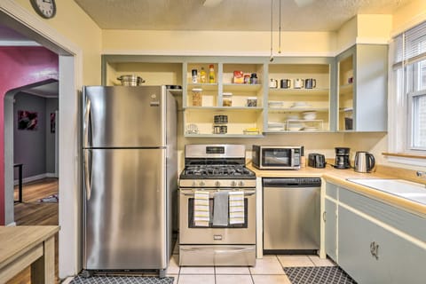 Chicago Home w/ Spacious Yard: 14 Mi to Dtwn House in Chicago