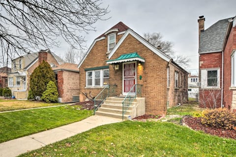 Chicago Home w/ Spacious Yard: 14 Mi to Dtwn House in Chicago