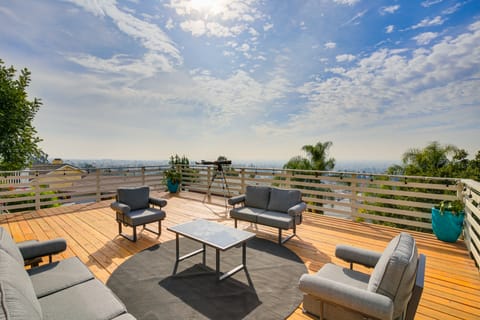 Convenient Whittier Retreat: Furnished Deck, Views House in Pico Rivera