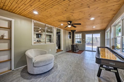 Fayetteville Vacation Rental - 2 Mi to Dtwn! House in Fayetteville