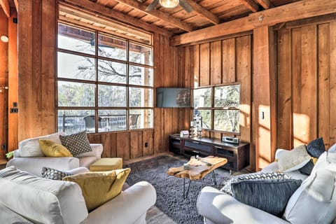 Fort White Retreat: Deck & River Access! House in Florida