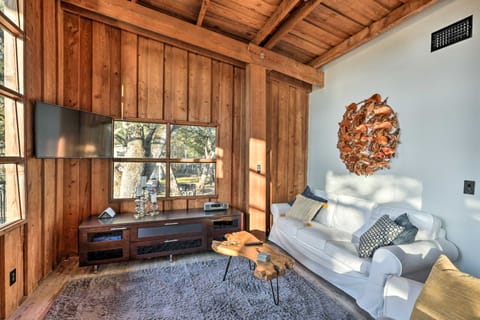 Fort White Retreat: Deck & River Access! House in Florida