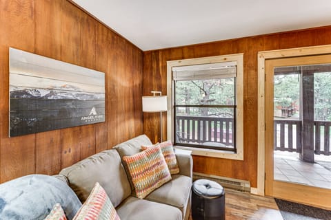 Rustic Angel Fire Condo: Resort Shuttle On-Site! Apartment in Angel Fire