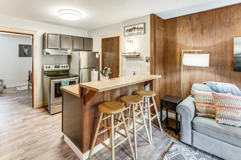 Rustic Angel Fire Condo: Resort Shuttle On-Site! Apartment in Angel Fire