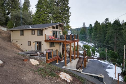 Hot Tub + Scenic Views: Luxury Twain Harte Cabin! House in Twain Harte
