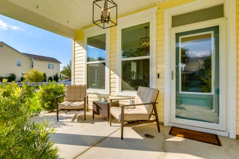 Coastal Home w/ Yard < 1 Mi to Old Town Bluffton! House in Bluffton