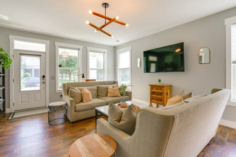 Coastal Home w/ Yard < 1 Mi to Old Town Bluffton! House in Bluffton