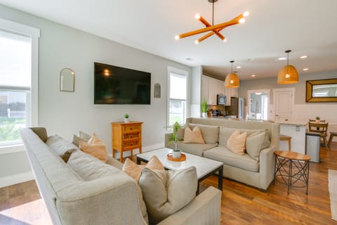 Coastal Home w/ Yard < 1 Mi to Old Town Bluffton! House in Bluffton