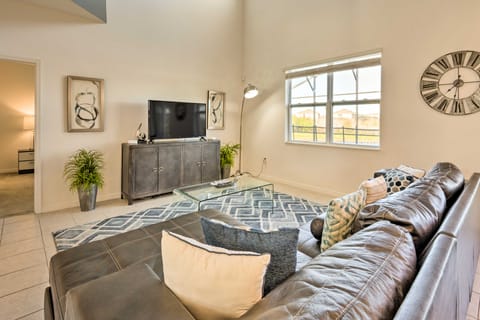 Resort Perks & Gas Grill: Spacious Davenport Haven Villa in Loughman