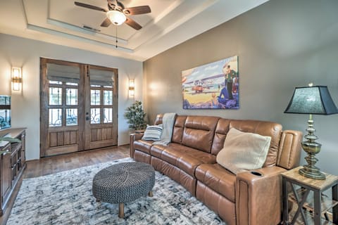 Pool & Spa: Pet-Friendly Mansion in Phoenix! House in Laveen Village