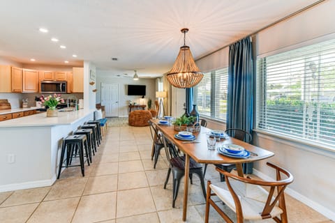 8 Mi to Charlotte Sports Park: Home w/ Gulf Access House in Port Charlotte