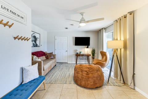 8 Mi to Charlotte Sports Park: Home w/ Gulf Access House in Port Charlotte