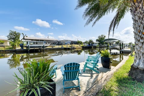 8 Mi to Charlotte Sports Park: Home w/ Gulf Access House in Port Charlotte