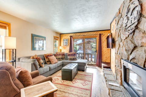 Waterfront Red River Haven: Walk to Ski Lift! Apartment in Red River