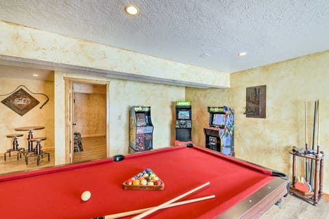 Charming Bedford Cabin w/ Private Hot Tub! House in Wyoming