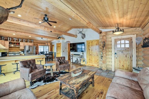 Charming Bedford Cabin w/ Private Hot Tub! House in Wyoming