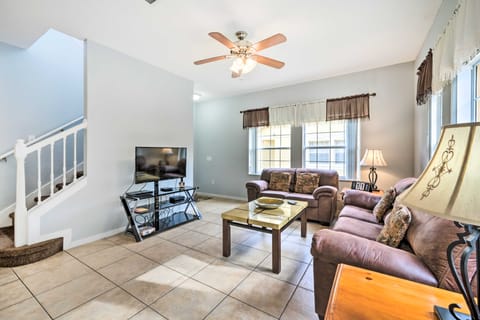 Kissimmee Resort Townhome w/ Pool, 7 Mi to Disney! Apartment in Kissimmee