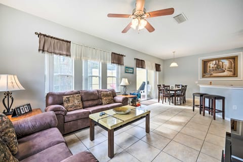 Kissimmee Resort Townhome w/ Pool, 7 Mi to Disney! Apartment in Kissimmee
