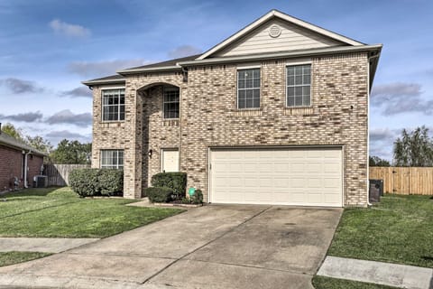Spacious Houston Home ~ 22 Mi to Downtown! House in Mission Bend