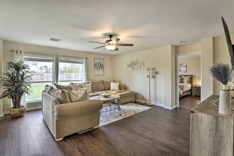 Spacious Houston Home ~ 22 Mi to Downtown! House in Mission Bend