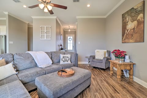 China Spring Home ~ 13 Mi to Downtown Waco! House in Waco