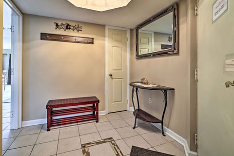 Steps to Shore: Scenic Big Boulder Lake Condo! Apartment in Big Boulder Lake